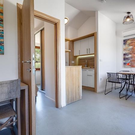 Apartments Jezera Lovisca Екстер'єр фото