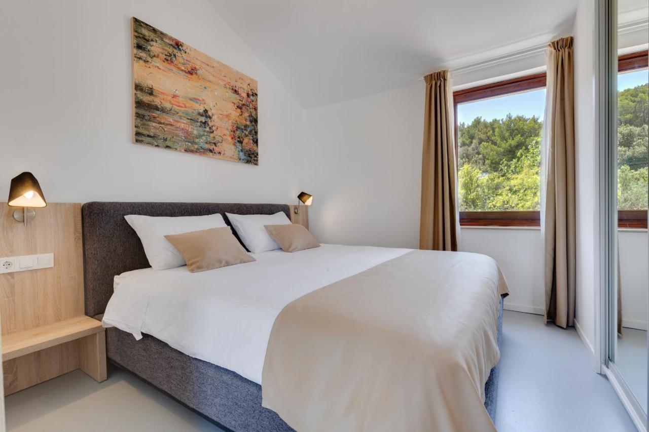 Apartments Jezera Lovisca Екстер'єр фото