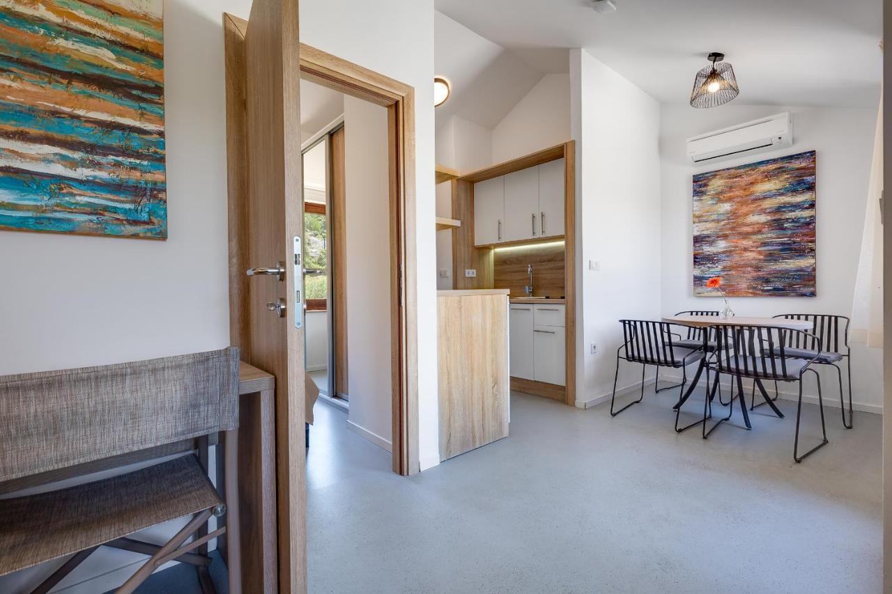 Apartments Jezera Lovisca Екстер'єр фото