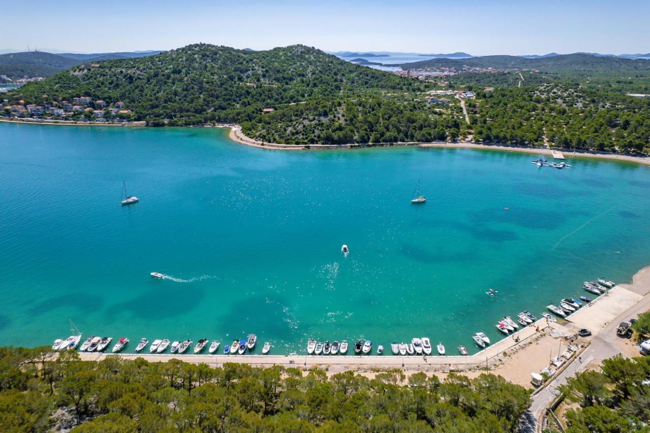 Apartments Jezera Lovisca Екстер'єр фото