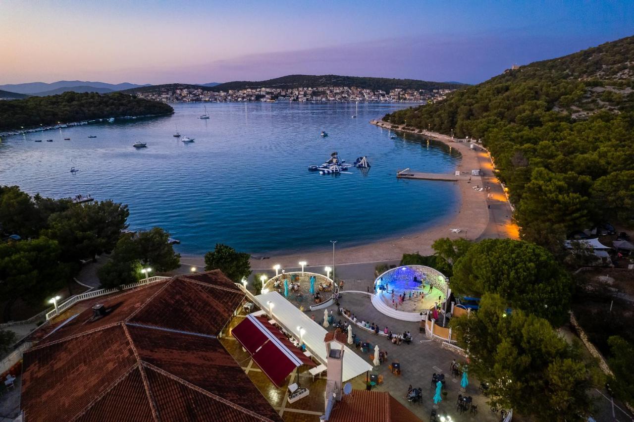 Apartments Jezera Lovisca Екстер'єр фото
