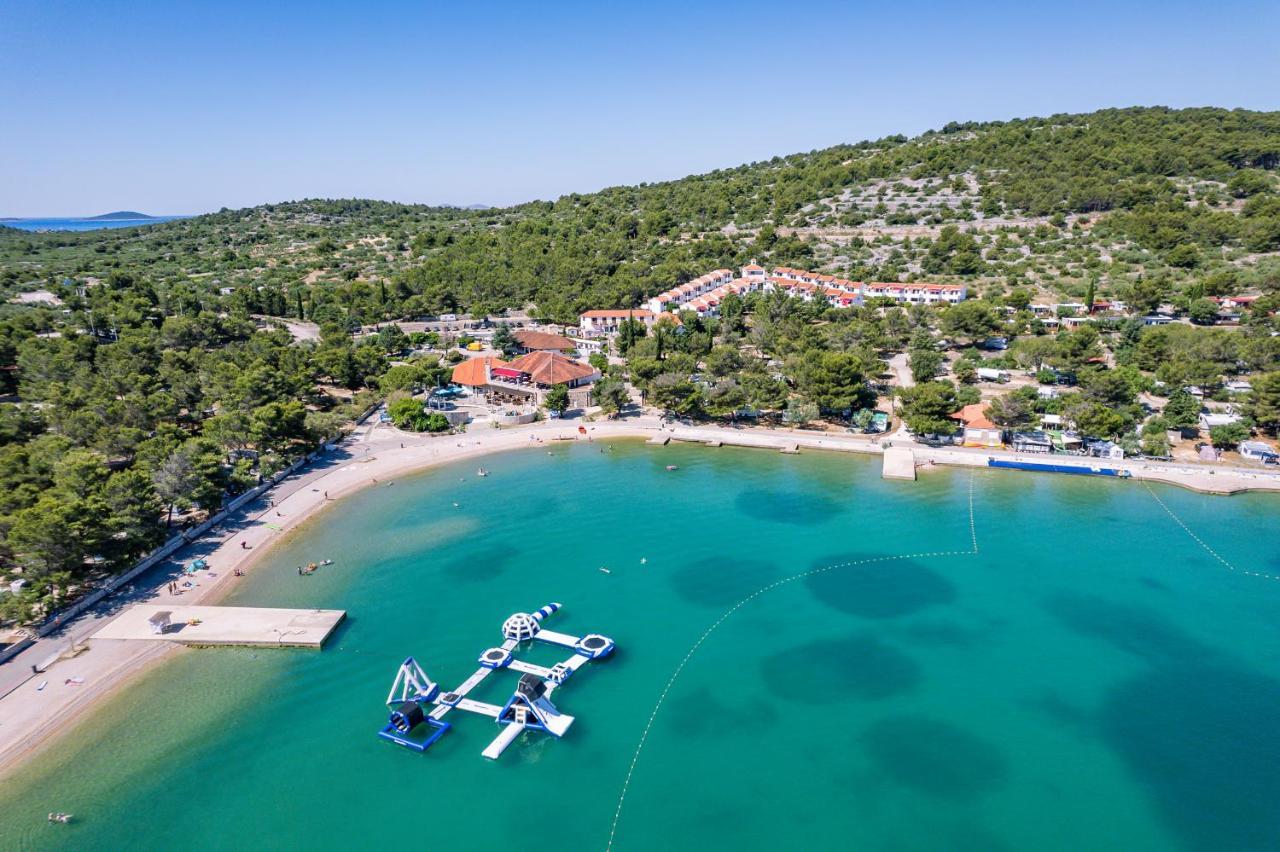 Apartments Jezera Lovisca Екстер'єр фото