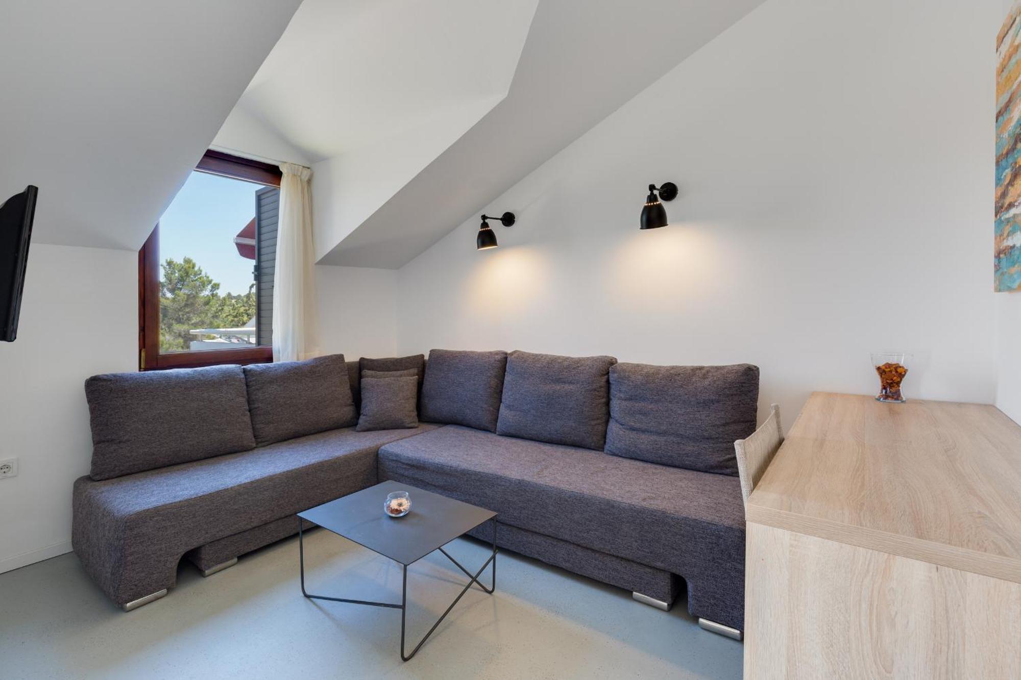 Apartments Jezera Lovisca Екстер'єр фото